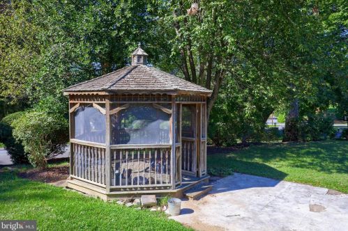 1297 Wheatland Ave, Lancaster PA 17603-4520 exterior