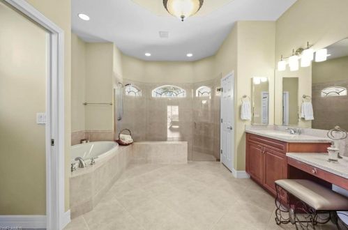 7476 Treeline Dr, Naples FL 34119-9727 exterior