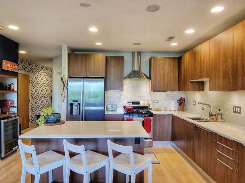 2822 Chicago Ave, Chicago, IL 60622-8346