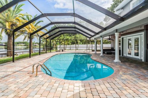 8201 Kirkwood Dr, Tampa FL  33634-2238 exterior