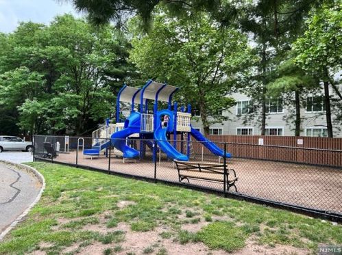 202 Nelson Ct, Edgewater NJ  07020-1631 exterior