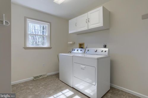 850 Zermatt Dr, Hummelstown PA  17036-9706 exterior