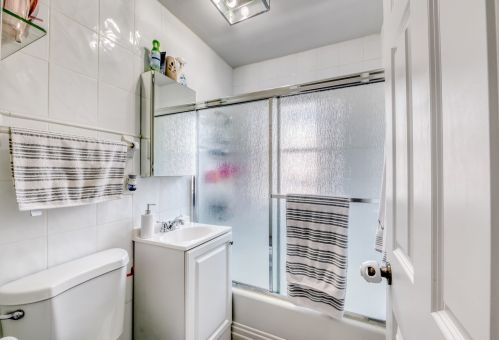 175 Pick Ave, Elmhurst IL 60126-3018 exterior