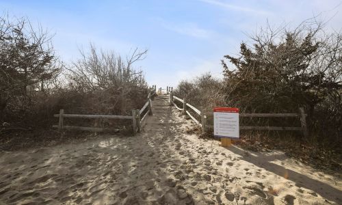 375 Hatch Rd, Eastham MA 02642-1847 exterior