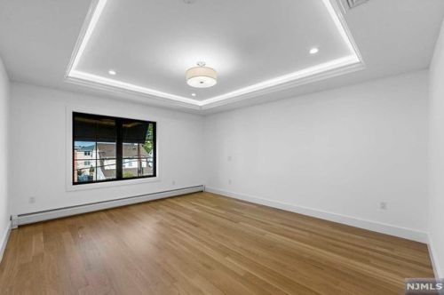 380 Lincoln Ave, Cliffside Park NJ 07010-1822 exterior