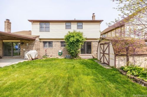 425 Rosemary St, Dearborn Heights MI  48127-3681 exterior