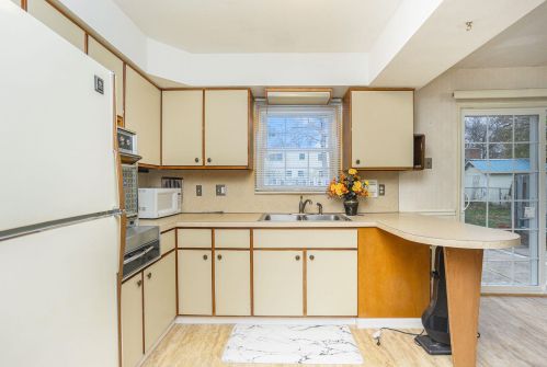 6032 Devon St, Kalamazoo MI  49024-2646 exterior