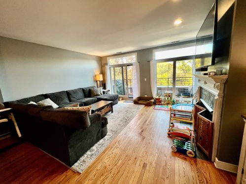 2903 Claremont Ave, Chicago IL  60618-6249 exterior