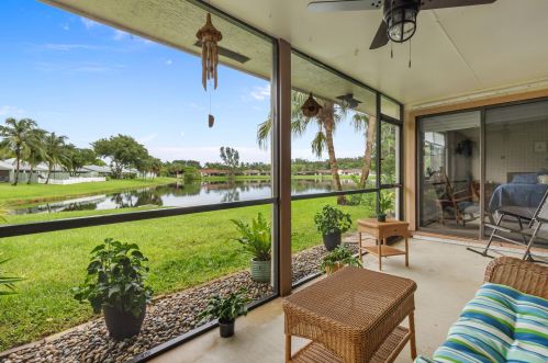 5 Mayfair Ln, Boynton Beach FL 33426-7717 exterior