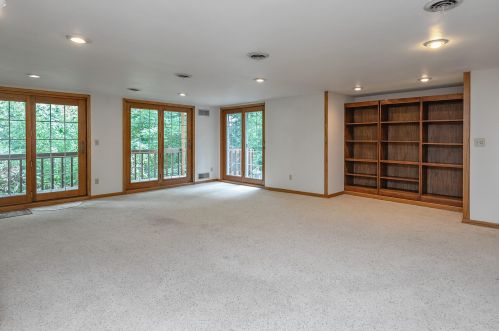 3809 Oakridge Ct, Milwaukee WI 53228-1367 exterior