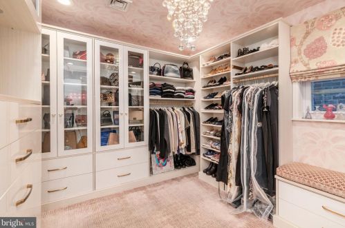 2109 Locust St, Philadelphia PA 19103-4802 exterior