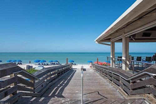 7671 Pebble Creek Cir, Naples FL 34108-6577 exterior