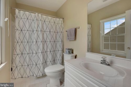 10720 Cloverbrooke Dr, Rockville MD 20854-6372 exterior