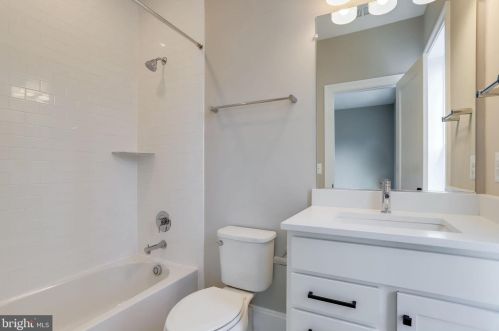 2733 1 St, Arlington VA 22203-2639 exterior