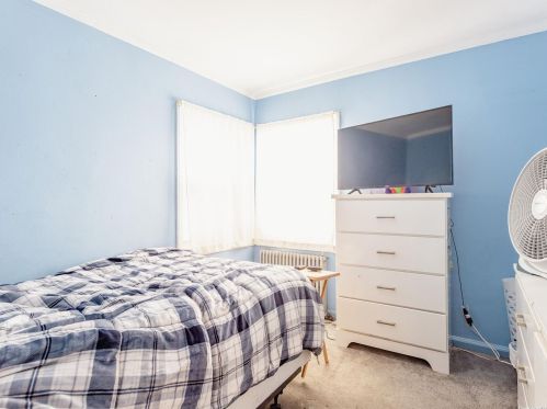 128 Casper St, Valley Stream NY 11580-3606 exterior