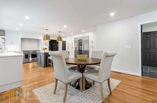 6160 Heards Creek Dr, Atlanta GA  30328-3635 exterior