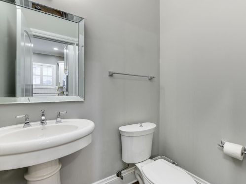 4147 Damen Ave, Chicago IL 60618-3045 exterior