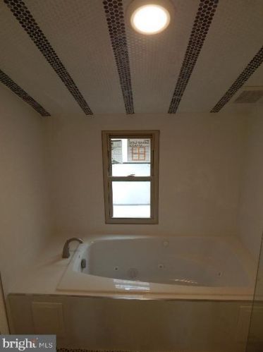 934 2nd St, Philadelphia PA 19122-0033 exterior