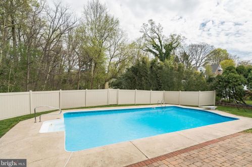 915 Standish Ave, Huntingdon Valley PA 19006-8725 exterior