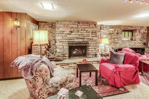 6207 Moody Ave, Chicago IL 60638-4313 exterior