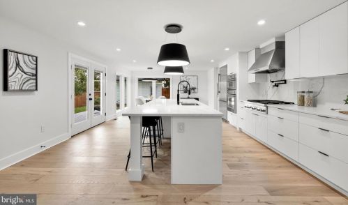 4624 Asbury Pl, Washington DC  20016-4325 exterior