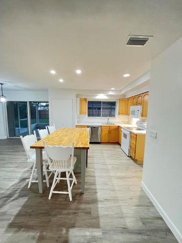 592 Whitmore Dr, Fort Pierce FL  34984-4570 exterior