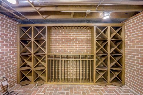 6990 Barnett Ln, Milwaukee WI 53217-3606 exterior