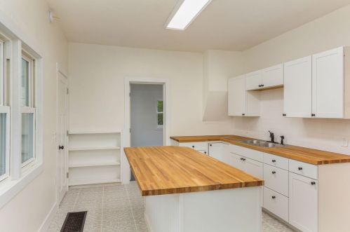 360 Hogadone Ave, Grand Rapids MI 49504-6225 exterior