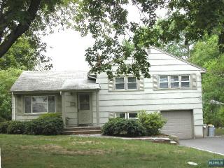 194 Madison Ave, Cresskill NJ  07626-1307 exterior