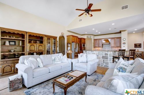 499 Mystic Pkwy, Spring Branch TX 78070-5417 exterior