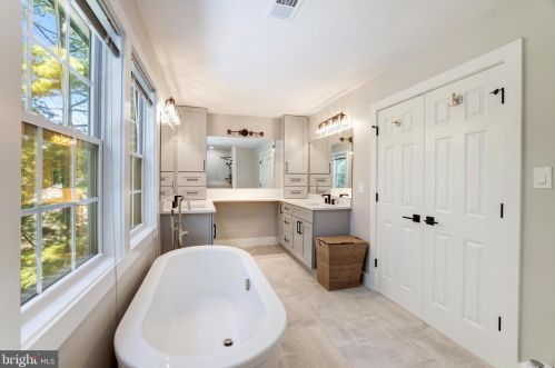 1326 Kirby Rd, Mc Lean VA  22101-2409 exterior