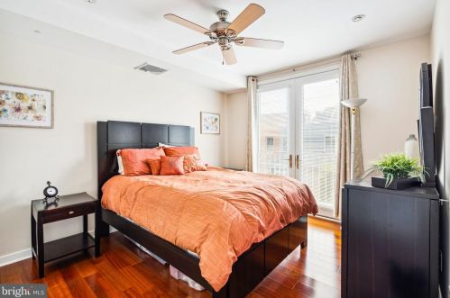 1433 Bainbridge St, Philadelphia PA 19146-2121 exterior