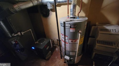 316 Maple Ave, Trenton NJ 08618-3402 exterior