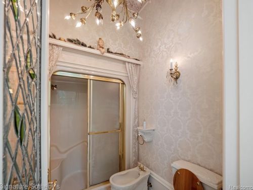 2009 Victoria Hl, Rochester MI exterior