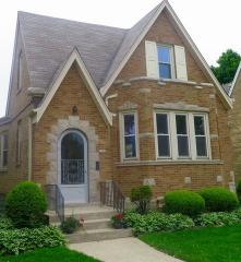 5755 Cornelia Ave, Chicago, IL 60634-4318