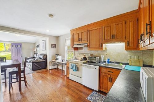 305 Francis St, New Britain CT  06053-3057 exterior