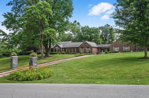 1 Spoede Ln, Saint Louis MO 63141-7763 exterior