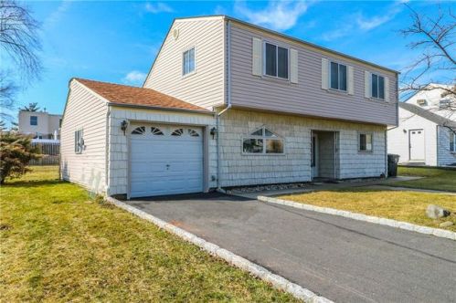 9 Mark Pl, Avenel, NJ 07001-1520