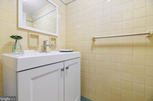 2775 Main St, Trenton NJ 08648-1037 exterior