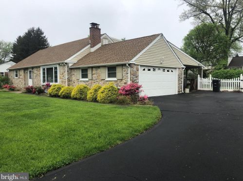 2084 Williamsburg Rd, Huntingdon Valley PA  19006-6757 exterior