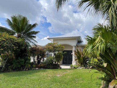 456 Ravenswood Ln, Fort Pierce FL  34983-2081 exterior