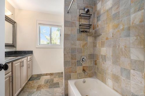 692 Appalachi St, Walled Lake MI  48390-1005 exterior