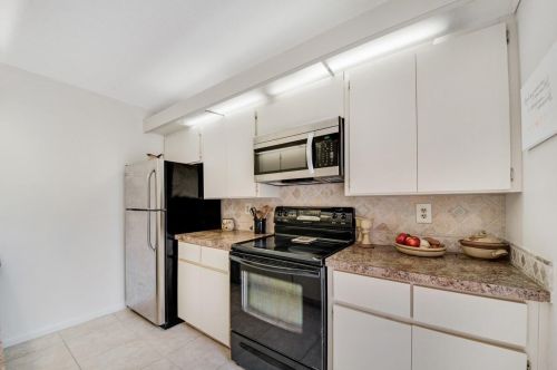 619 Buttonwood Ln, Boynton Beach FL 33436-7124 exterior