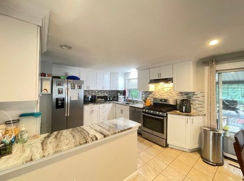 128 Tallyho Dr, Springfield MA  01118-1944 exterior