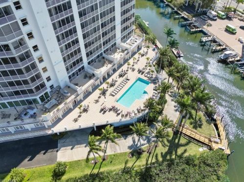 410 Flagship Dr, Naples FL 34108-2332 exterior