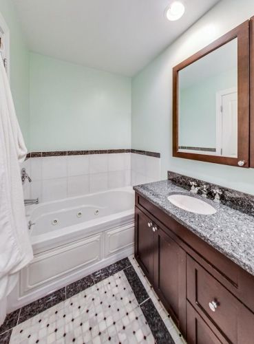 2047 Honore St, Chicago IL  60614-3910 exterior