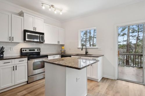 1085 Liberty Pkwy, Atlanta GA  30318-9394 exterior