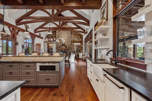 17117 Flagler Dr, Austin TX 78738-7610 exterior