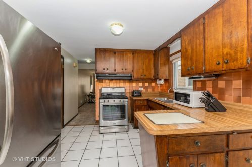 5146 Nordica Ave, Chicago IL 60638-1017 exterior