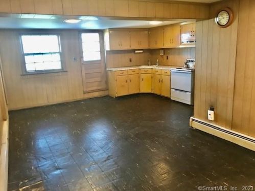 31 Ave, Norwalk CT 06851-3816 exterior